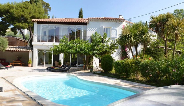 Cassis Villa for 12 people, with pool, 5 min away from the village and the beach