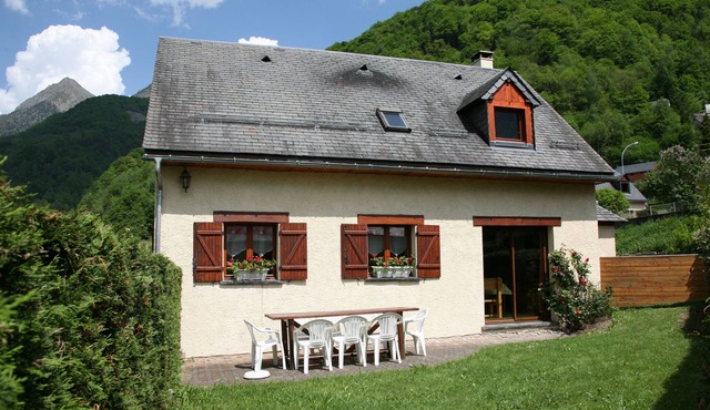 CAUTERETS Gîte Balnéo le Patou* 2 to 10 pers, sauna/spa, private parking lot