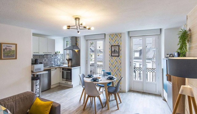 Central Cauterets Apartment, Modern Comfort, Fully Equipped Kitchen