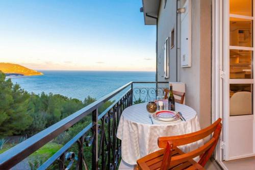 Cervo Piccolo Incanto Flat with Balcony - Happy Rentals