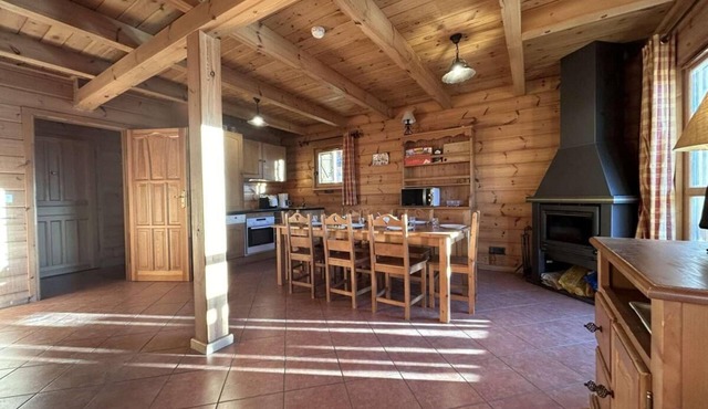 Chalet, 280m from resort center, 1st floor, terrace, balcony, fireplace or stove, tv, 91m²