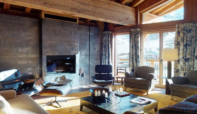 Chalet avec Piscine Chauffée, Accès Direct aux Pistes et Services de Luxe à Val-d'Isère - FR-1-567-108