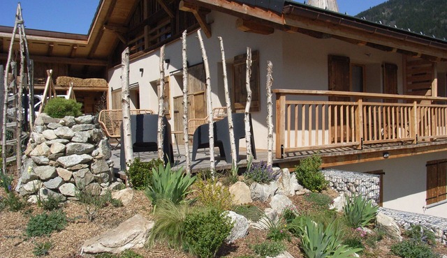 Chalet with view, in a quiet area, close to all services in summer and winter.