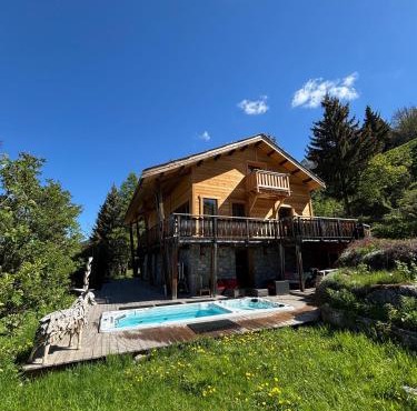 Chalet le Chantelevent for 24 Guests - Slope Views, Pool & Jacuzzi
