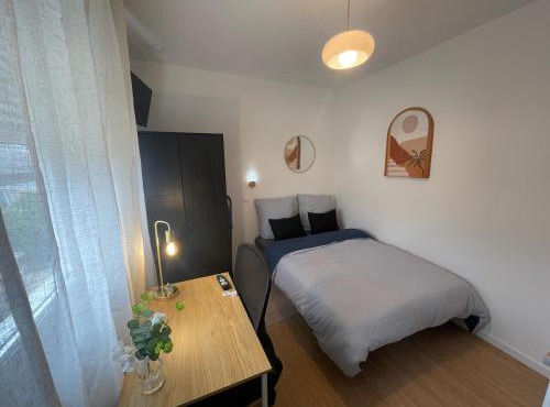 Chambre 4 confort avec cuisine, salle de bain partagé