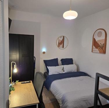 Chambre 5 confort avec cuisine, salle de bain partagé