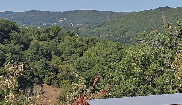 Charming cottage with swimming pool close to tourist attractions and hiking trails