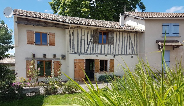 Charming Cottage with great views near swimming lake with beach & nature setting