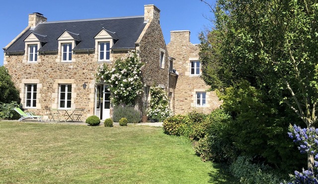 Charming family house near beaches