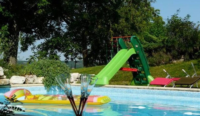 Charming house with private pool. Sleeps 10–12. Lot Valley. 5–6 bedrooms