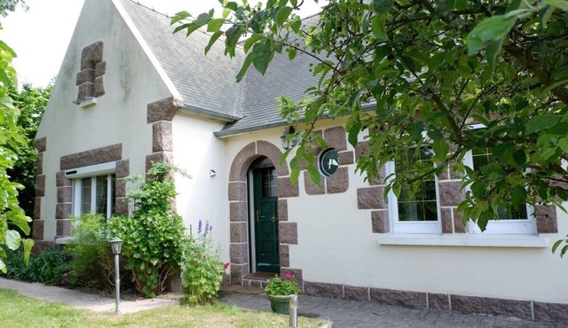 Charming house* with enclosed garden/10 mins from the beach/dogs welcome