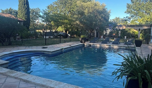 Charming little house between Nîmes and Avignon