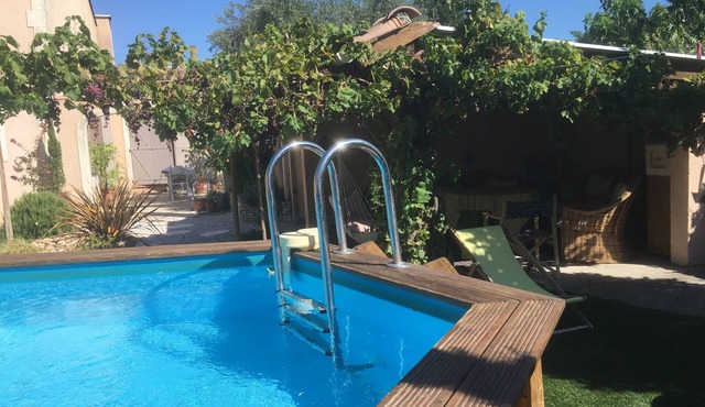 Charming vacation rental in Provence, with a private pool and garden