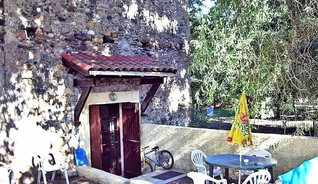 Classic Vacation Rental - 2 bedrooms, sleeps 5 to 7 - 5 people included in the price