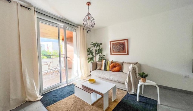 Confortable T2 pour 4 voyageurs, parking privé et terrasse