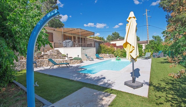 Convivial house, center Var. 3 bedrooms. Enclosed private swimming pool