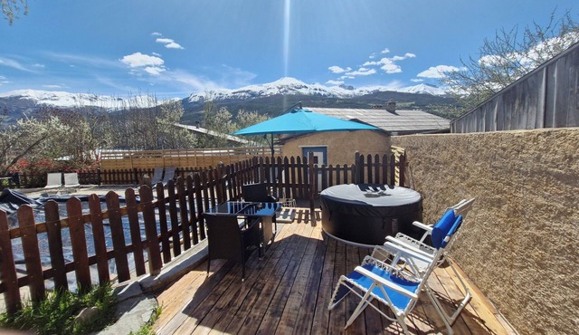 Cosy cottage with private spa and heated pool