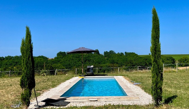 Cosy, quiet stone house with pool and private garden