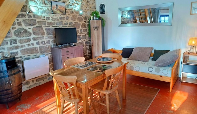 Cosy stone cottage for 2, Monts d'Arrée, near Huelgoat.