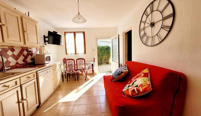 Cottage à 400m de la plage, piscine et climatisation