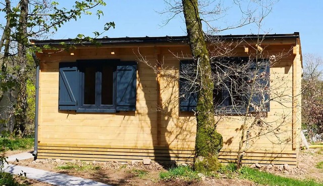 Cottage - 2 Bedrooms on the Water's Edge, Sleeps 4