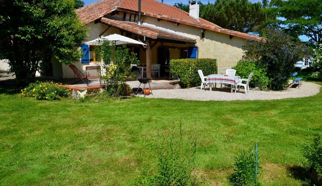 Country House 'Peyrouteau, Bucolic Gîte' with Private Pool, Terrace and Wi-Fi