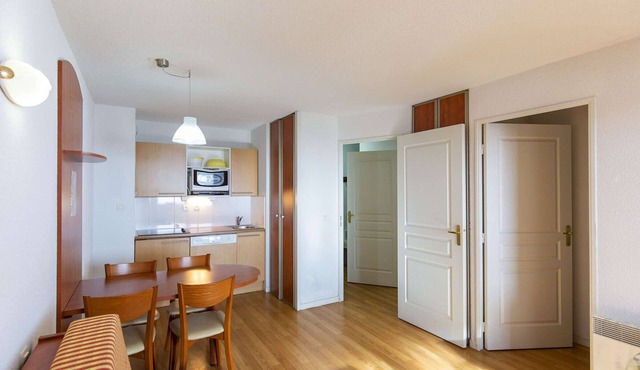 Cozy 1-Bedroom Apartment for 4 with Indoor Pool, Fitness Room, and Ski Access in the French Pyrenees
