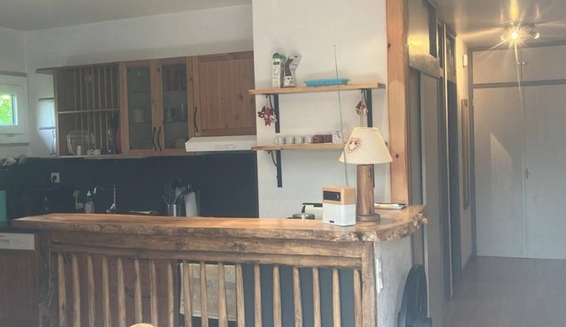 Cozy 2-room apt for 4 near lifts, parking and open view