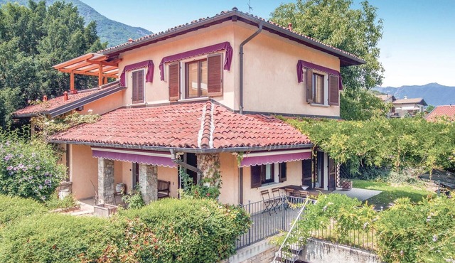Cozy home in Casale Corte Cerro VB with WiFi