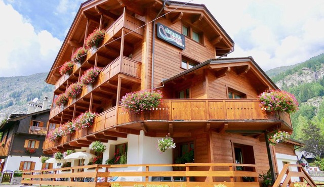 Dream Hotel