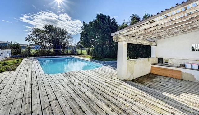 Duplex, Pool, 10 min from Arles, Hiking in the Alpilles