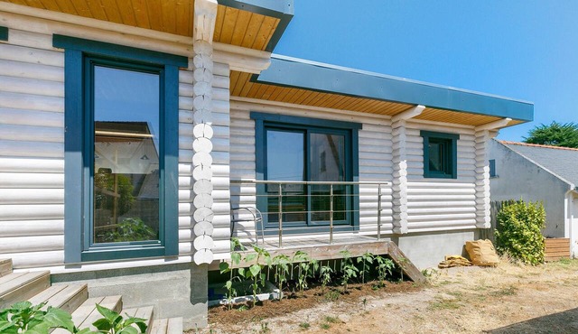 Eco-Friendly Wooden Holiday Home with Terrace, Wi-Fi, and AC 300m from the Sea