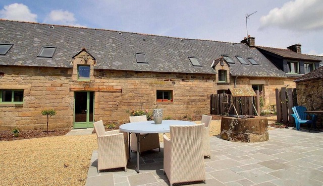 Elegant Neulliac Holiday Home for 15