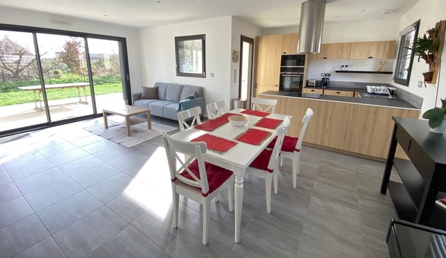Equipped house. Close to amenities and beaches