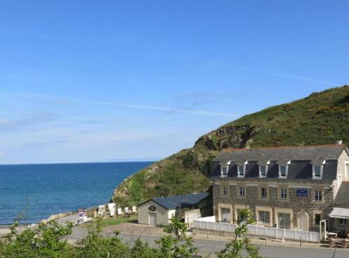 Face à la mer et au sentier de randonnée- Bretagne