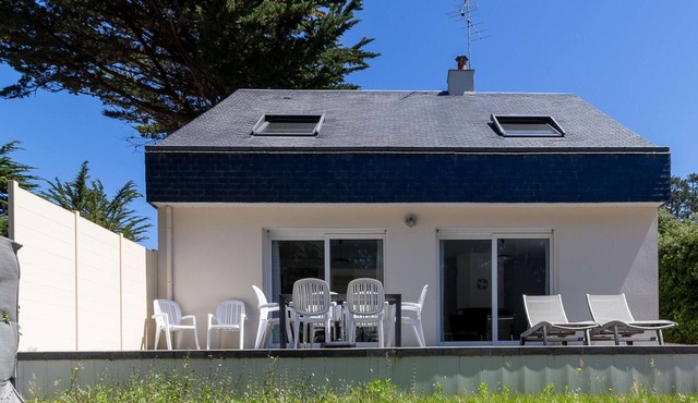 Family house for 8 guests with enclosed garden in Sables-d’Or-les-Pins | Ref 120