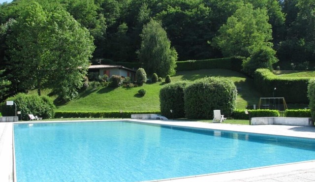 Family oriented residence - Exclusive position , large heated pool & gardens