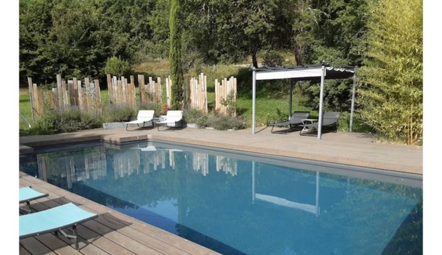 Family residence with swimming pool between Lot and Dordogne