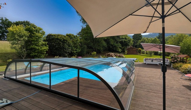 Family room with pool and SPA in Anould