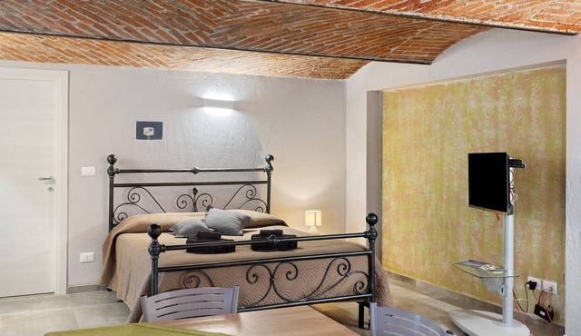 Farmhouse 'Al Campo Del Nocciolo Agriturismo' with Mountain View, Wi-Fi and Air Conditioning