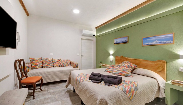 Farmhouse 'Al Campo Del Nocciolo Agriturismo' with Mountain View, Wi-Fi and Air Conditioning