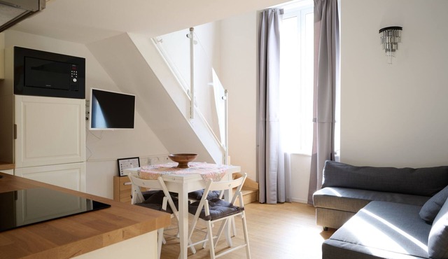 Flache Sonne by Interhome
