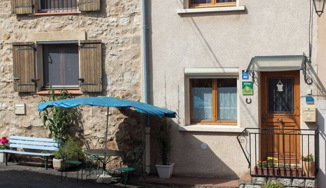 Gîte du Four à Chaux, in a flower-filled village in the Pyrenean foothills
