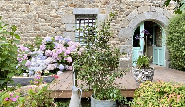 Gîte du Gravier: Private Terrace, Wi-Fi, and Air Conditioning in La Baussaine