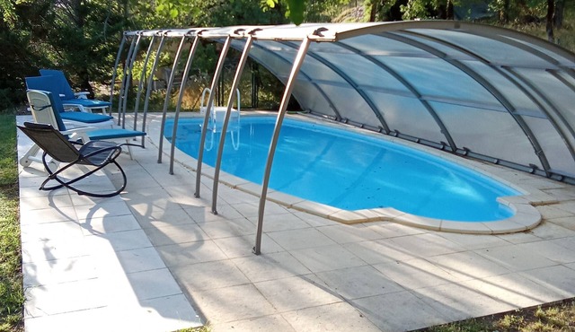 Gîte logis des chênes with swimming pool