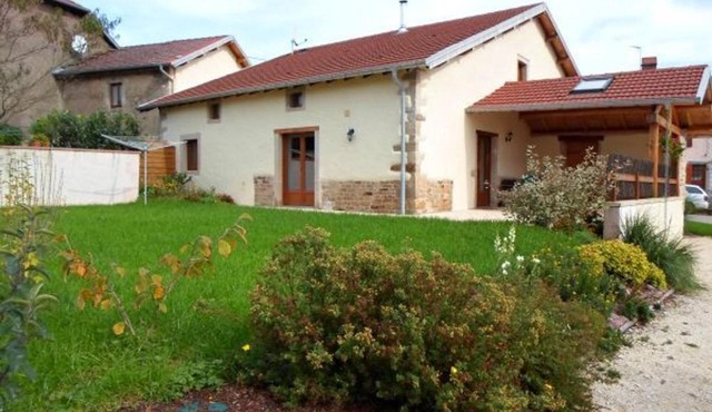 Gîte spacieux avec terrasse, confort moderne dans un cadre verdoyant et propice aux balades. - FR-1-589-79