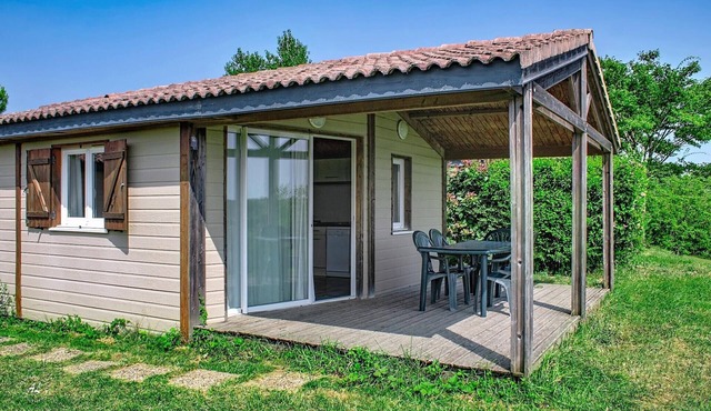Getaway near Monclar Lake with pool