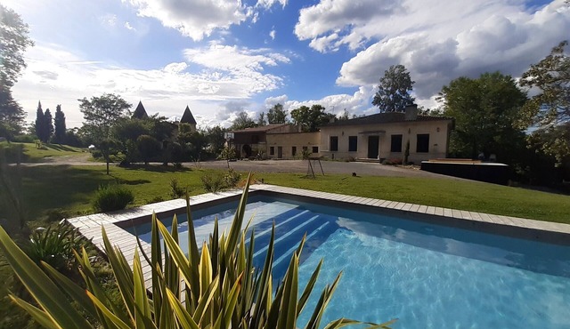 Gîte-Family-Ensuite with Bath-Park view