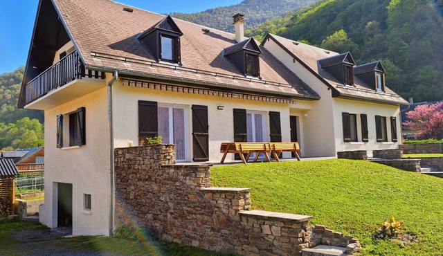 Grande Villa de 300 m² Avec Jardin Privatif - Bagnères-de-luchon
