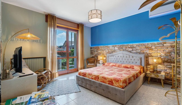 Green Holiday Home 'La Casa Dei Girasoli-Lake Maggiore' with Garden, Wi-Fi, AC, Parking